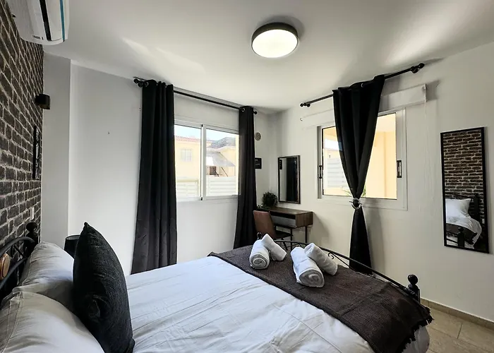 Eden Serenity 1b, Paphos, Pool