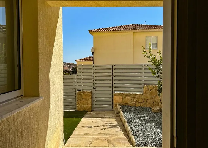 Eden Serenity 1b, Paphos, Pool Klorakas